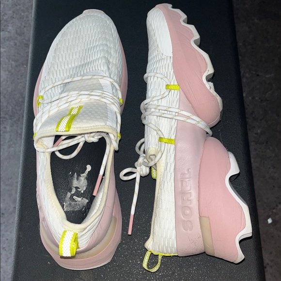 Sorel kinetic women’s sneakers (10.5) - Picture 1 of 8